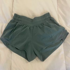 Lululemon Hotty Hot Shorts 2.5”
